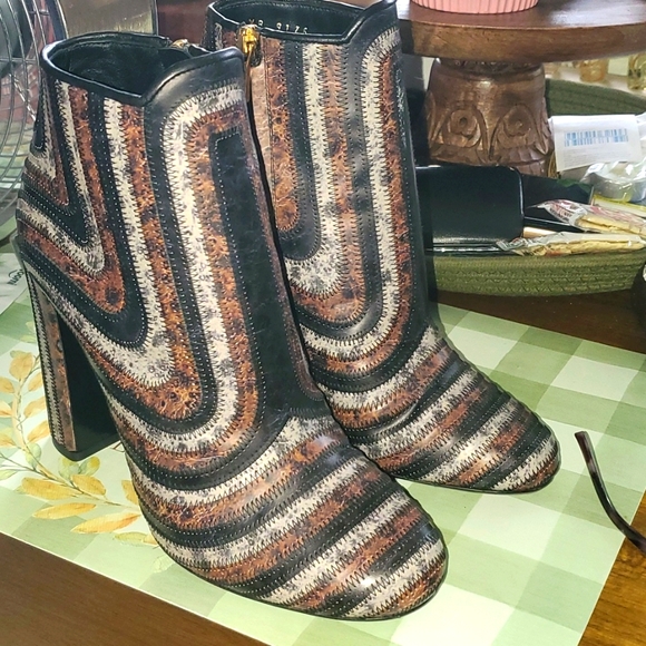 Ferragamo booties size 8M - Picture 3 of 12